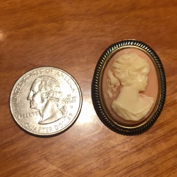 Vintage Victorian Cameo Brooch - Picture 3 of 7